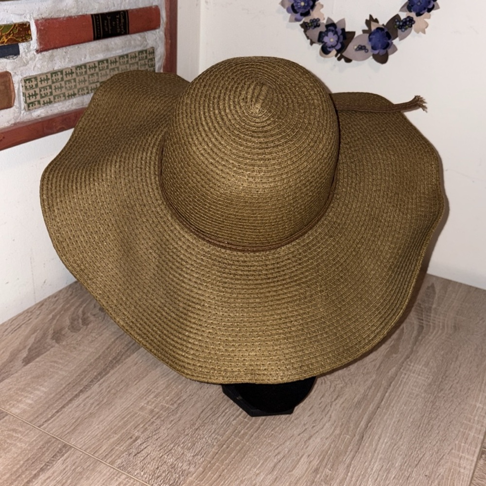 D&Y Wide Brim Sun Hat Woven 100% Paper
Raffia Floppy Bow